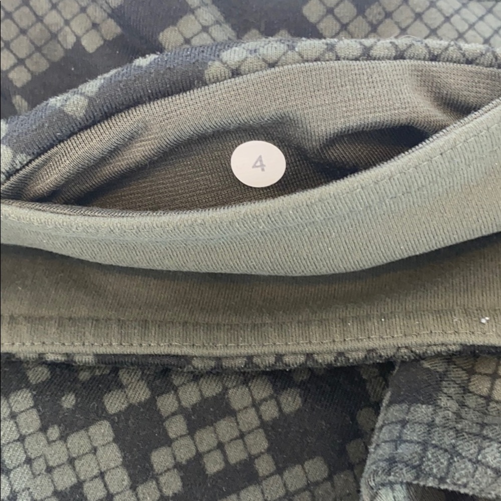 Lululemon - Picture 4 of 5